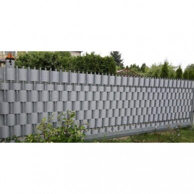 Segmentinės tvoros juosta 47.5mmx35m su laikikliu (20 vnt.), 450g/m2, PVC 1
